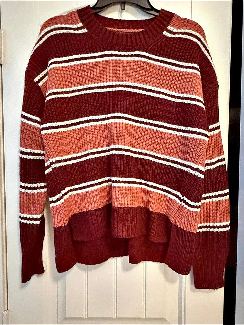SO Striped Crewneck Sweater in Burgundy & Peach Size Medium